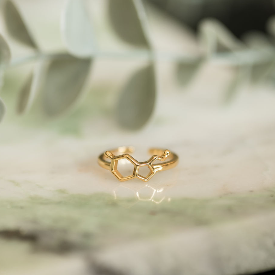 gold serotonin molecule ring