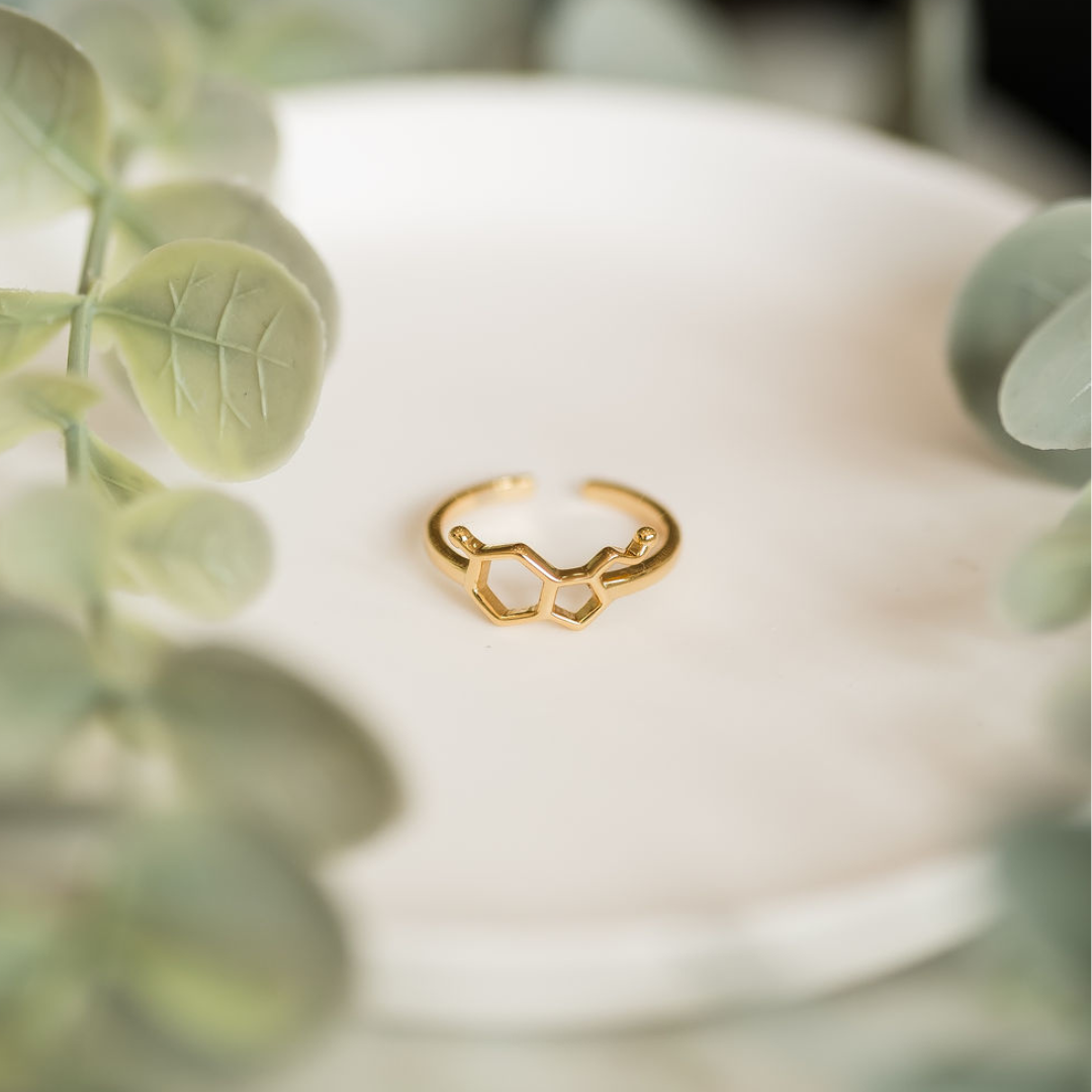 Gold serotonin ring