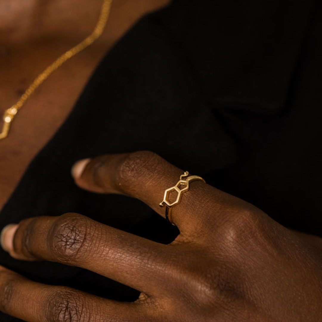 Gold serotonin ring